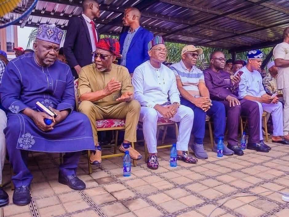 Eazy4eric's tweet photo. APC stakeholders in Benue State, believed to be loyalists of George Akume and beneficiaries of the administration of Bola Ahmed Tinubu, are reportedly aligning with Samuel Ortom and the Peoples Democratic Party to sabotage the re-election of Hyacinth Iormem Alia and weaken APC https://t.co/Y87WAB19dS