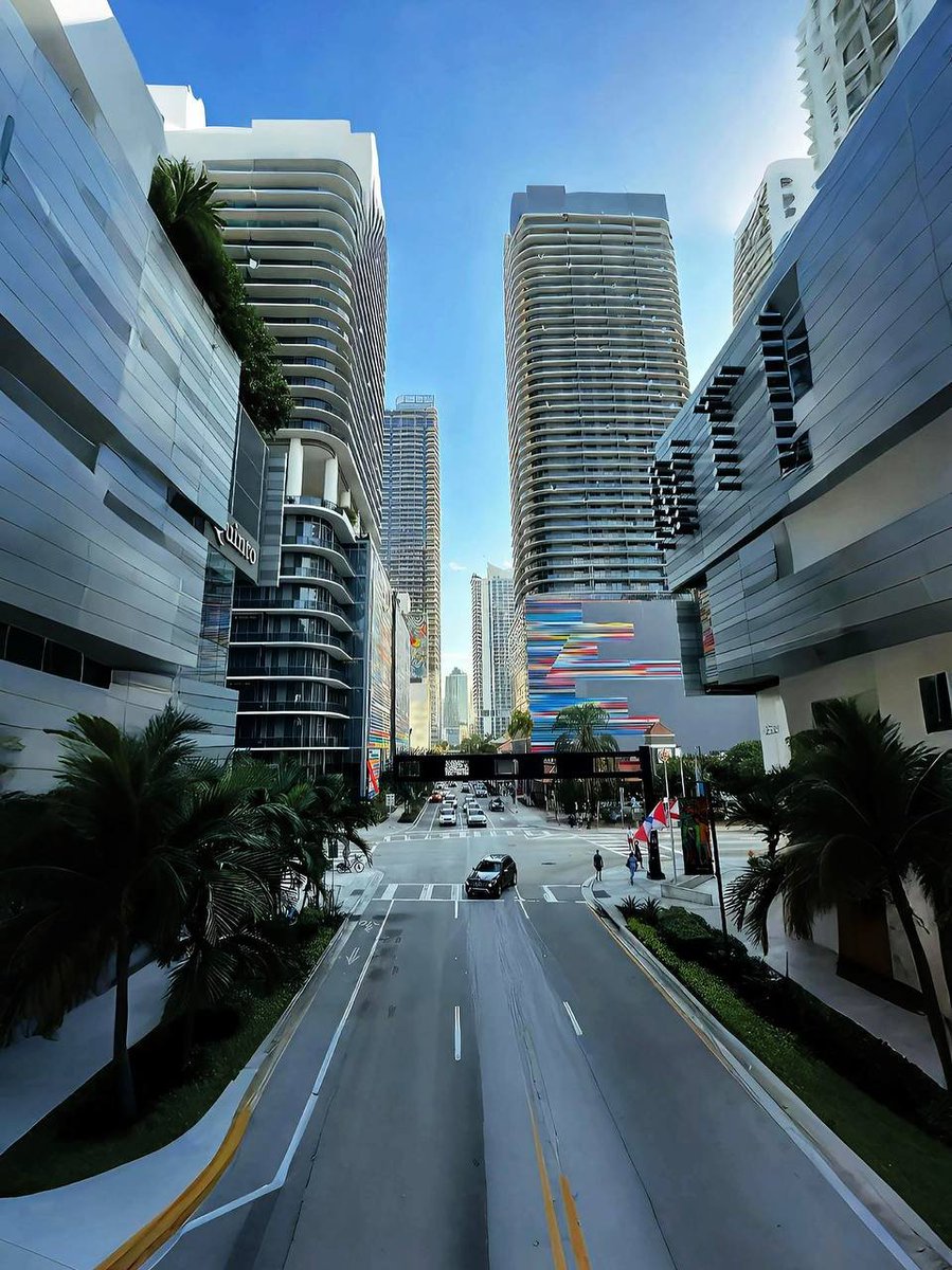 AmyPerkins100's tweet photo. Miami, Florida, has everything you could possibly imagine for a wonderful trip, from pleasant weather, beaches and attractions to luxury hotels, fine dining and a thriving arts scene. #Miami #Top #Activities https://t.co/6ivNj6DdRo