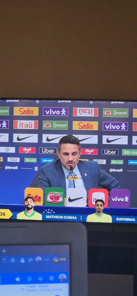 Rodolfo_Stocco's tweet photo. @itau Essa logo de cabeça pra baixo 🤨 https://t.co/a09kpq7O8R
