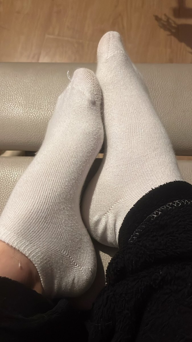 aelpieds's tweet photo. Qui veut être le premier acquéreur de mes chaussettes encore humides ?
Première personne en DM les a 😉

#chaussettes #sales  #fetichiste #pieds #feet https://t.co/zGF6dzPtOO