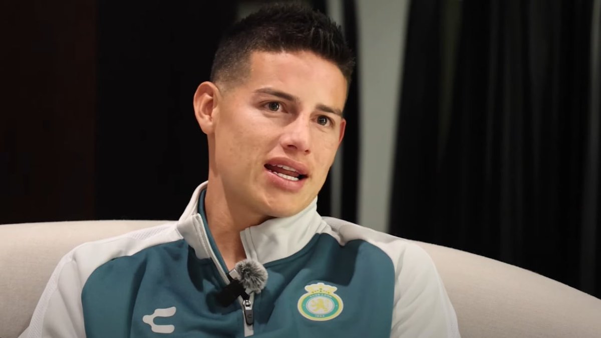 Lavozgalactica's tweet photo. 🗣️ James Rodríguez: "Ancelotti me llama para ir al Everton y me dice: 'Voy a formar un equipo alrededor tuyo' y el día que llego, entro al hotel y sale Ancelotti con las maletas: 'Me echaron', me dijo". 😂 https://t.co/3AuO0T6r04