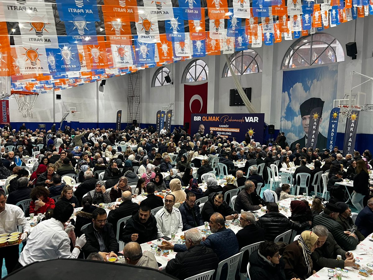 📍 Kadıköy 🌙

Kadir Gecesi’nin bereketinde Kadıköy’de vefa sofrasındaydık.

Kadıköy İlçe Başkanlığımızın düzenlediği Vefa İftarı’nda, kuruluşundan bugüne teşkilatımızın üç kademesinde görev almış yol arkadaşlarımızla bir araya geldik. Hatıraları tazeleyen, vefayı büyüten