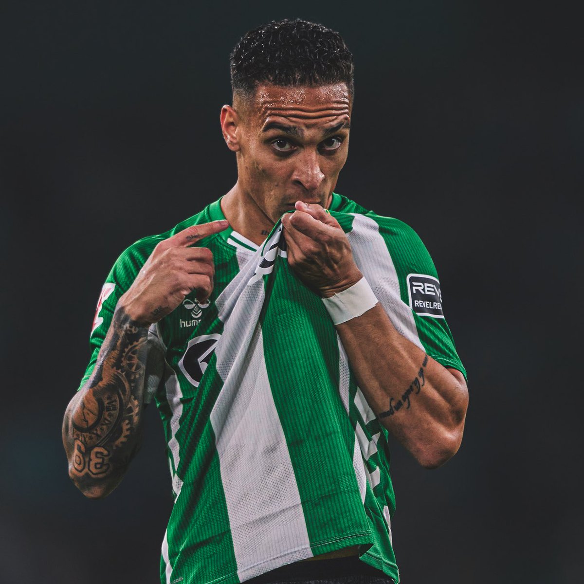 Central Lamine Yamal tweet media