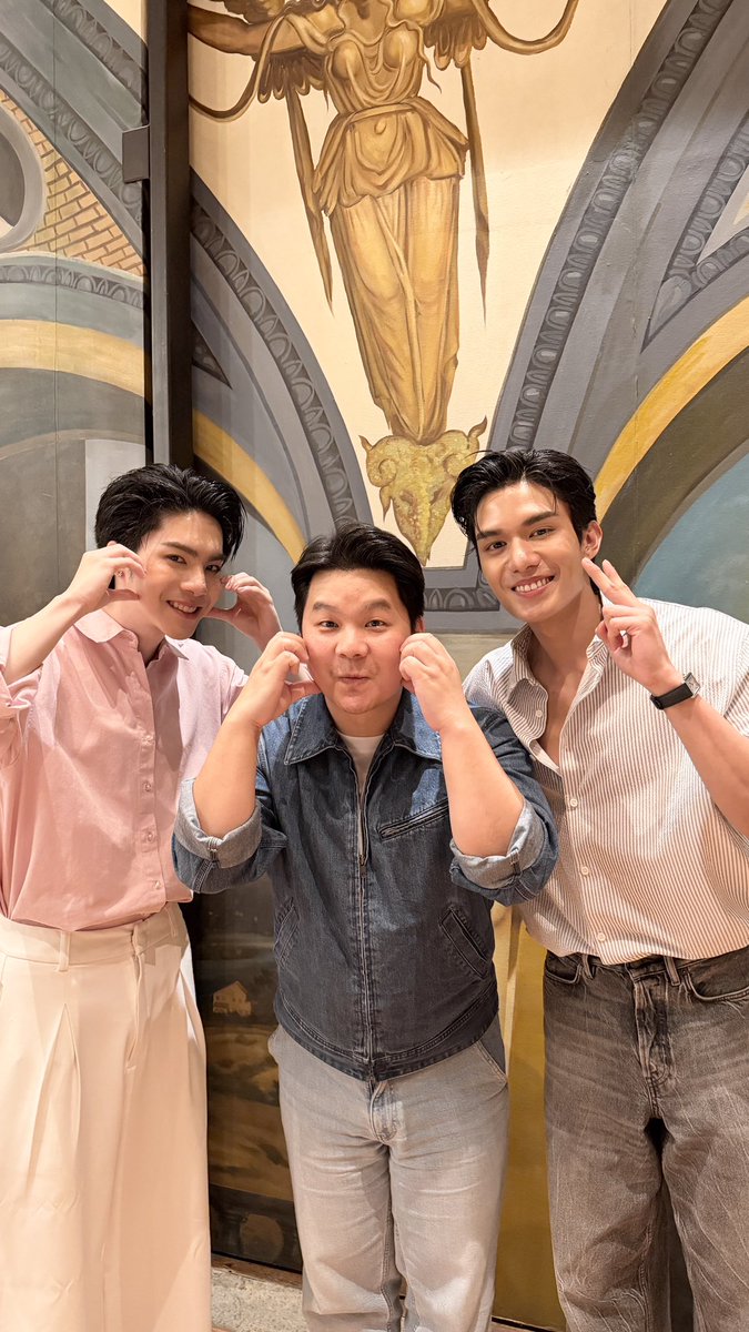 Pojikung1's tweet photo. เป็น dinner ที่ม่วนจอยมาก ได้รู้จักเสน่ห์ และความเก่งของน้องแต่ละคนอีกเยอะเลย ดีใจที่ได้เจอกันตัวเป็นๆสักที55 ส่วน กนป ขอบคุณสำหรับของขวัญนะครับ ไม่เคยลืมพี่จริงๆ.... อยากให้พี่ๆเพื่อนๆ น้องๆ รักและซับพอร์ท แก๊งค์จิ๋ว 6 คนนี้ไปด้วยกัน...... 6G Boy #Truedtac5G #True5G @harit_keng @nampingnapat @twnpich @porsuppakarn @netsiraphop @jj_rcp ❤️💙