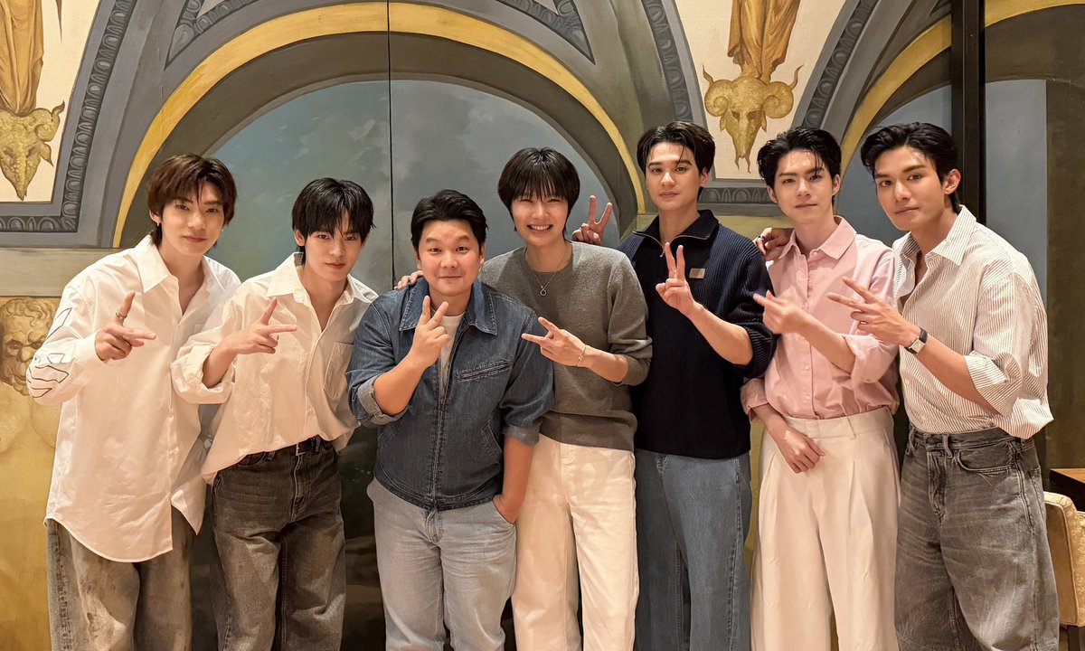 Pojikung1's tweet photo. เป็น dinner ที่ม่วนจอยมาก ได้รู้จักเสน่ห์ และความเก่งของน้องแต่ละคนอีกเยอะเลย ดีใจที่ได้เจอกันตัวเป็นๆสักที55 ส่วน กนป ขอบคุณสำหรับของขวัญนะครับ ไม่เคยลืมพี่จริงๆ.... อยากให้พี่ๆเพื่อนๆ น้องๆ รักและซับพอร์ท แก๊งค์จิ๋ว 6 คนนี้ไปด้วยกัน...... 6G Boy #Truedtac5G #True5G @harit_keng @nampingnapat @twnpich @porsuppakarn @netsiraphop @jj_rcp ❤️💙