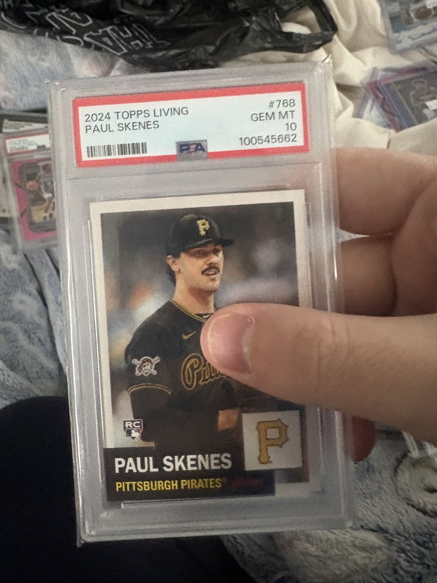 ITSCO3EY's tweet photo. 🚨NEW INVENTORY DROP🚨

Just picked up a nice stack today inventory will be listed and updated. 

What’s to come is in the photos just a little sneak peek 🫣 

#psa #sportscards #ebay https://t.co/QQRa3v230n