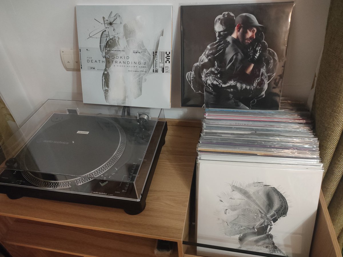 Radeon_EOL's tweet photo. @KojiPro2015_EN @Woodkid Happy Birthday Mr Lemoine!!! Which Woodkid do you identify with today? Golden Age, S16 or DS2??? 
I'm totally obsessed with the duet with Elle Fanning of "Never Let You Down" at Montreux '16 https://t.co/B2ulu9u725