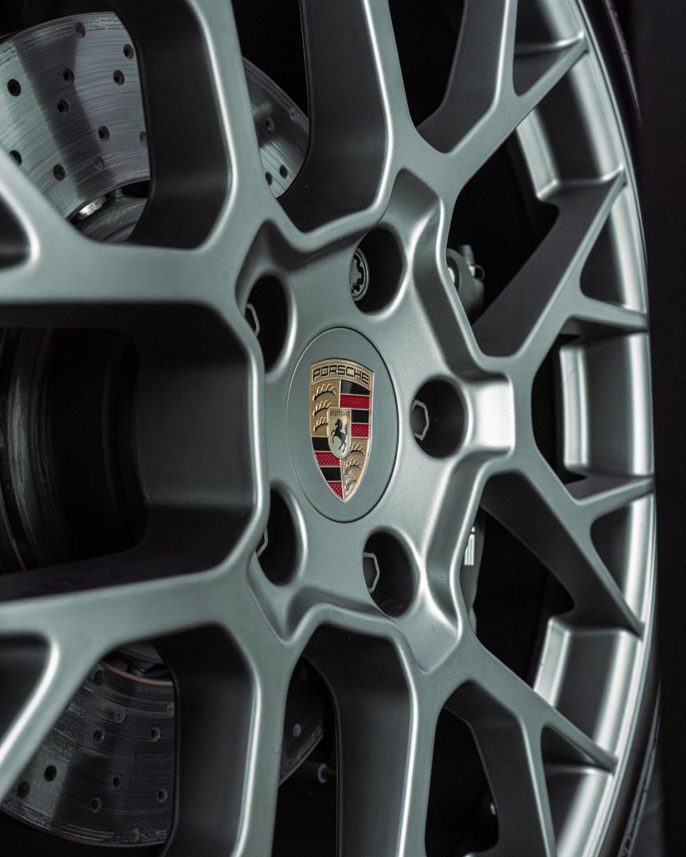PorscheRiversid's tweet image. Classic color on the 2026 911 Carrera. ❤️
#porscheriverside #riversideporsche #porscheusa #porschedealer #porscheexperience #riverside #inlandempire #porschelife #luxurycars #performance #porschelove #porscheclub #porsche #porscheturbo