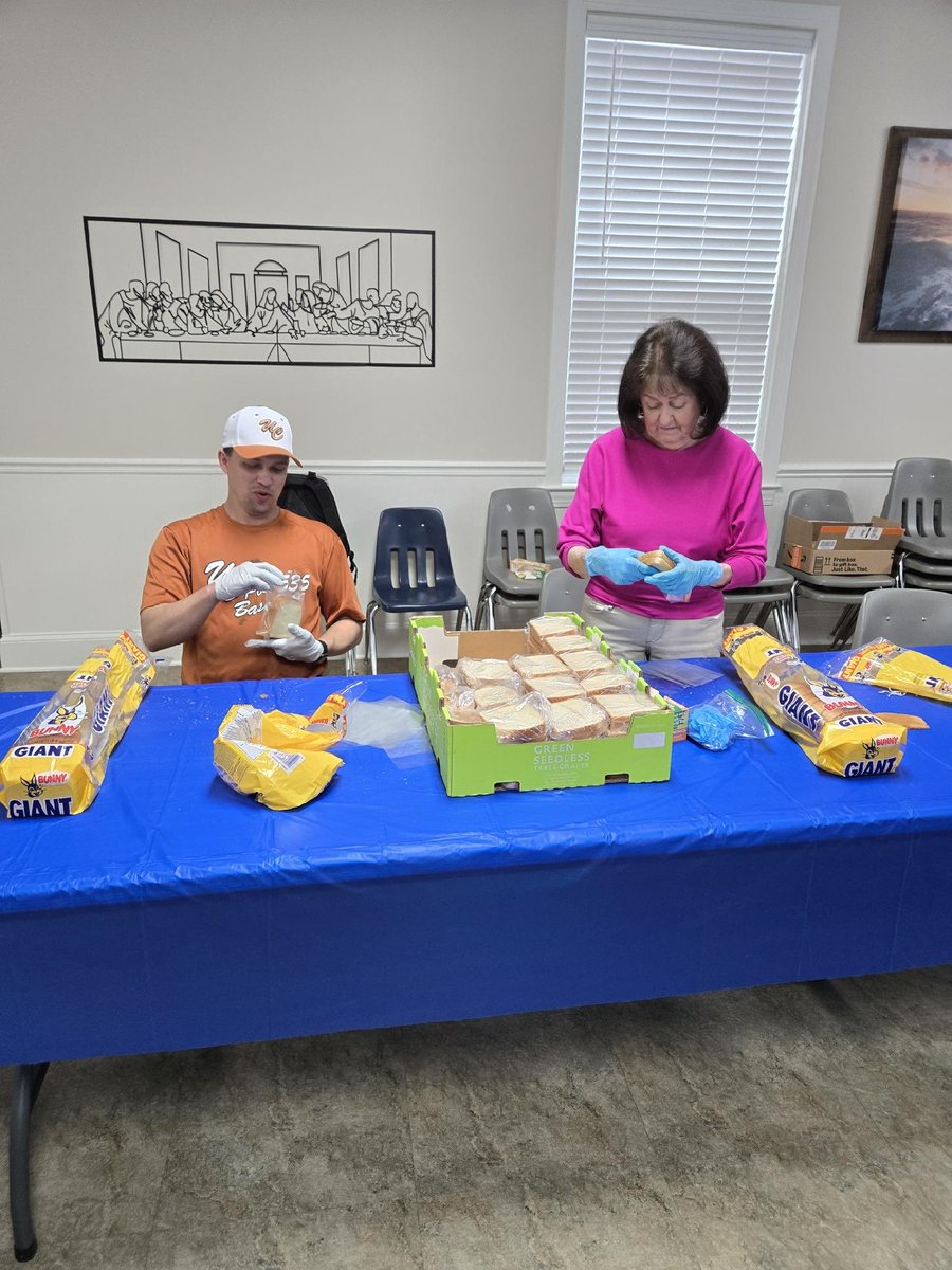 UC_535_Baseball's tweet photo. What a fantastic BBQ fundraiser we had for the Union County American Legion Baseball Team on Friday 3/13! We are truly blessed. A big thank you to our volunteers, businesses & families that placed orders, suppliers, and so many more! 🧡⚾️🐷
#UnionCountyNC #WeLoveOurCounty https://t.co/H4bdhOgc4d