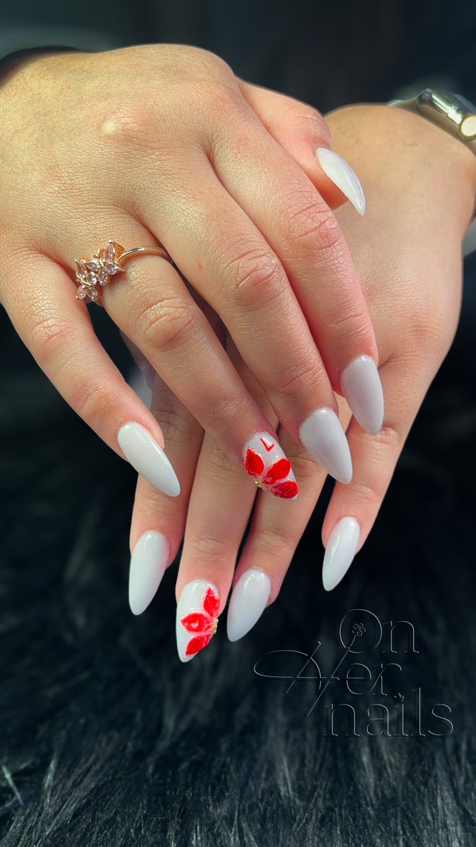 Onhernails's tweet image. Spring is finally here 🌸
Longer days, softer colors, and a little bloom on your fingertips.

#springnails #springvibes #springbloom #floralnails #flowernails #almondnails #nailinspo #naildesign #nailart #torontonails #northyorknails #nailsalon #beautynails #onhernails