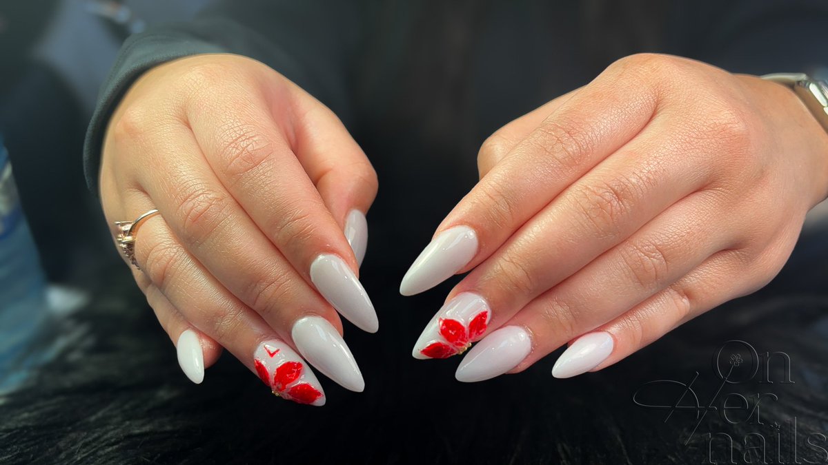 Onhernails's tweet image. Spring is finally here 🌸
Longer days, softer colors, and a little bloom on your fingertips.

#springnails #springvibes #springbloom #floralnails #flowernails #almondnails #nailinspo #naildesign #nailart #torontonails #northyorknails #nailsalon #beautynails #onhernails