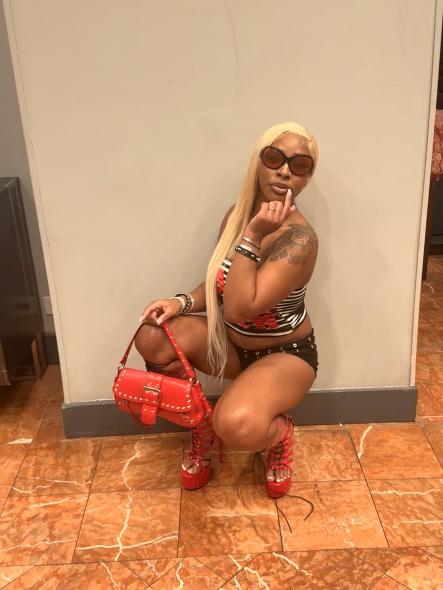 Therealke02's tweet photo. Bad btch ain’t nun regular 😘⭐️🔥 https://t.co/o0R7tsNlYS