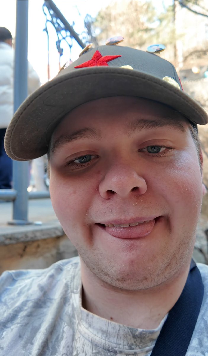 AverageUpdates tweet media