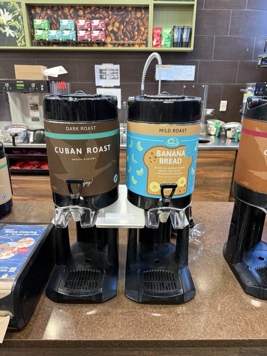 andrewkrawice's tweet photo. BREAKING: Bold offensive switch up coming from @Wawa here. Not the best look off the line, and certainly not a 3rd down play-call. All risk, mild return. Maybe 1 or 2 practice reps a week- low game reps but it’ll keep the defense honest. Questionable personnel pairings. https://t.co/spmruemaiI