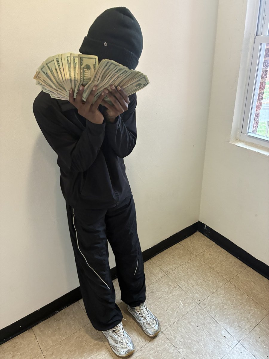 fuckdasouf's tweet photo. #LONGLIVEDRIZZZ❤️🩹🔋 #FREENELL #FREEWHITES #FREETALL #FREELOW https://t.co/h9QirD5Sqk
