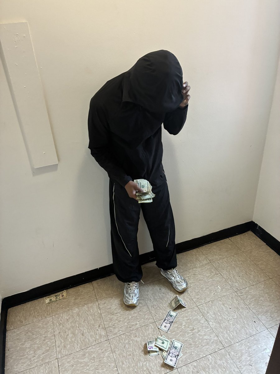 fuckdasouf's tweet photo. #LONGLIVEDRIZZZ❤️🩹🔋 #FREENELL #FREEWHITES #FREETALL #FREELOW https://t.co/h9QirD5Sqk