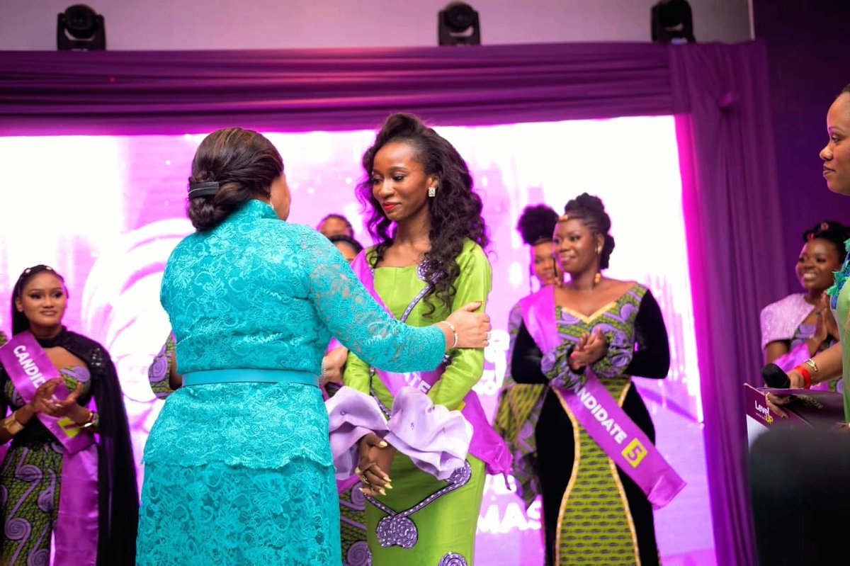 Incubateur Pull Up Business Women tweet media