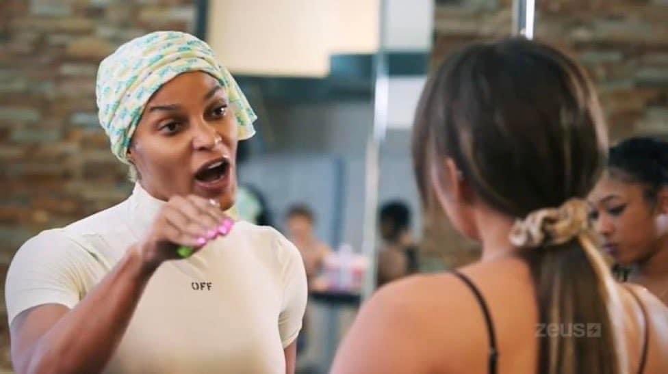 eliza___v's tweet image. Me to the shower curtain: 
DON’T FKN TOUCH ME!!!!!