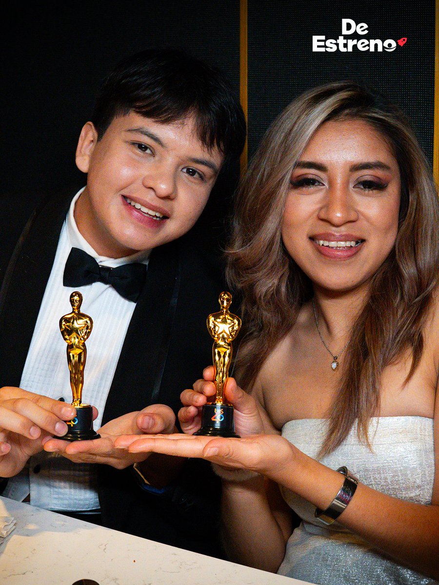 Deestrenomx's tweet photo. ¡Una noche de película! 🎬✨ Así vivimos la Watch Party de De Estreno durante la entrega de los Oscar.📸👇

#Oscars2026 #DeEstrenoEnElOscar #Cine #WatchPart https://t.co/Nql5SxEMod