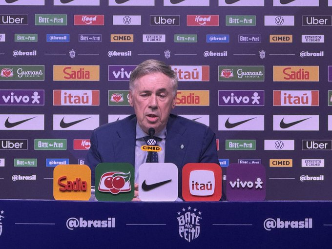 🚨🗣 SUBIU O TOM 

Perguntado sobre Neymar, Ancelotti rebateu: "porra vai tomar no cu sô nó que nojeira viaja ne mim não enjoação do carai também vai se fuder".

🗞 <a href="/fredcaldeira/">Fred Caldeira</a>