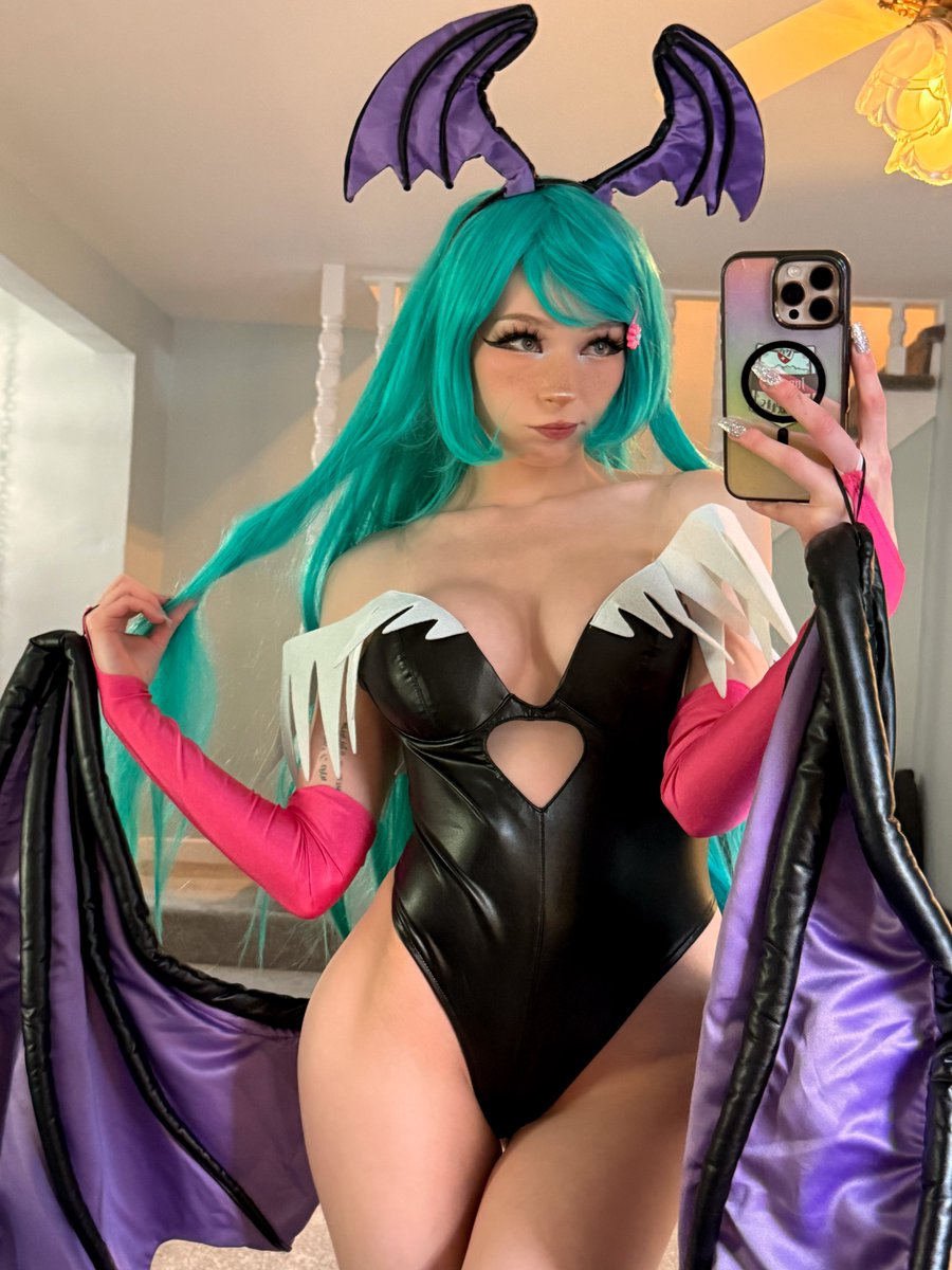 lola.luvscosplay tweet media