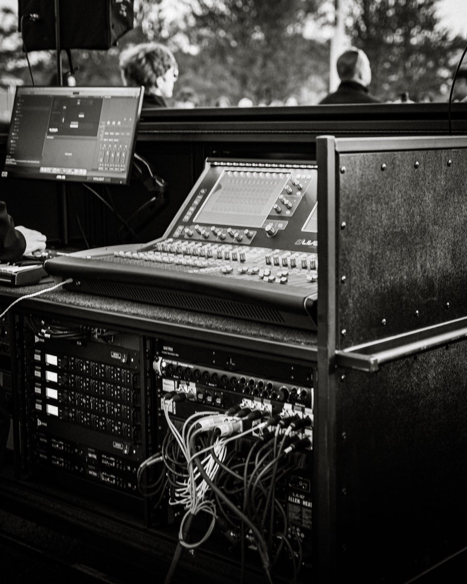 Pageantry_PI's tweet image. Command central. Total control.

The MC-30 Triple Mixer Cart is the brains of your front-of-house system.

Everything you need to run the show – organized, accessible, and ready to perform.

Learn more: pageantryinnovations.com/products/mixer…

#PageantryInnovations #soundsystem #proaudio