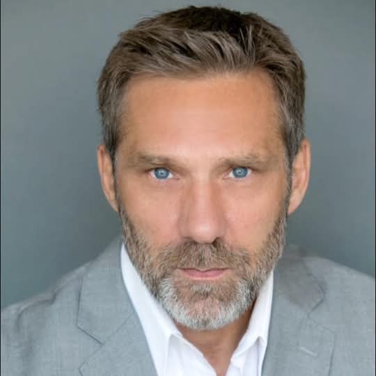 DirkKelly1's tweet photo. #GaryDaniels es uno de los grandes nombres del cine de acción serie B de los 90s y 2000s, heredero de la era Van Damme. Actor y artista marcial, se convirtió en ícono por su disciplina en el kickboxing y su participación en más de 50 películas.
#PopCult
https://t.co/4XESg0DAiK https://t.co/QfmkCou25o