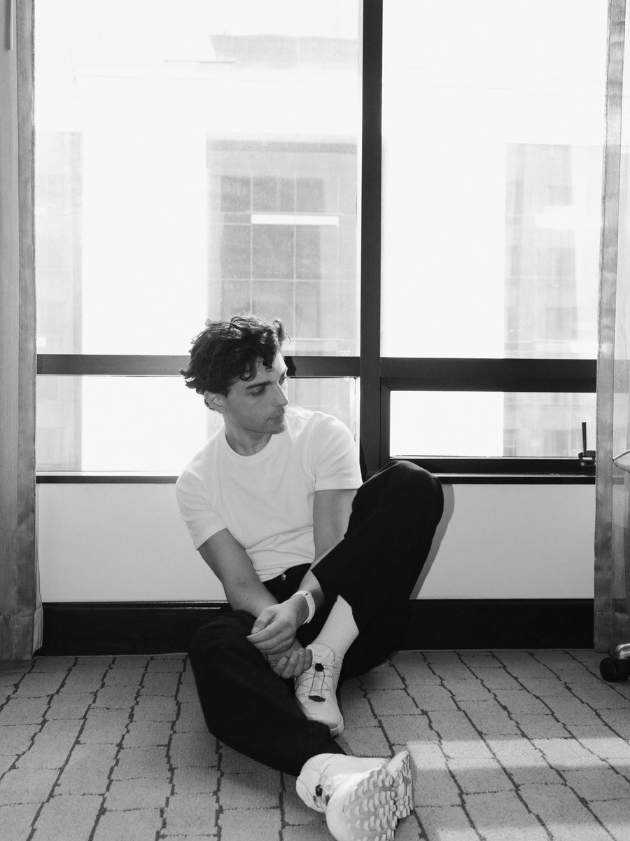 #Repost <a href="/GianGinoble/">Gianluca Il Volo</a>
strike a pose 📸 : @nataliacolonia_