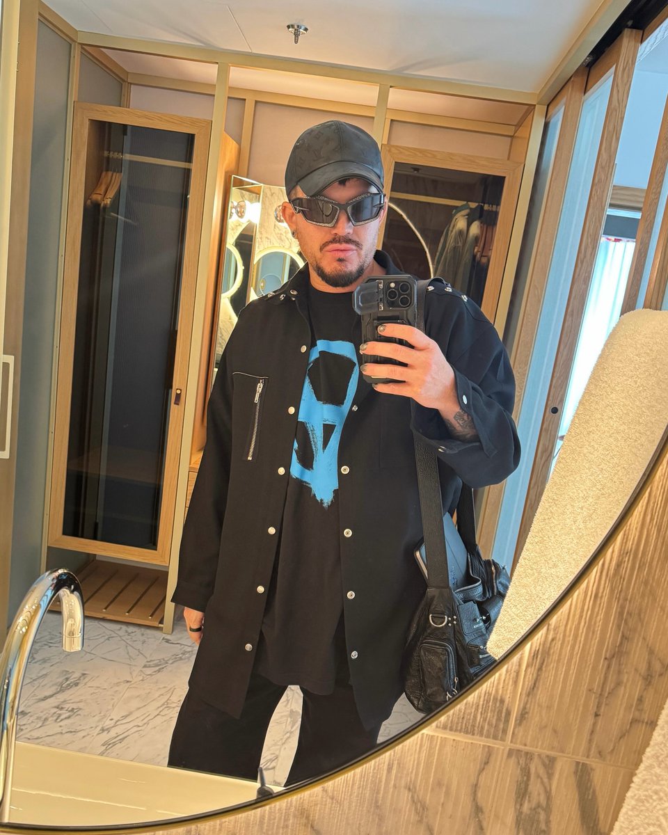 . <a href="/adamlambert/">ADAM LAMBERT</a> 's post 🖤
instagram.com/p/DV9QPSjjjSa/…