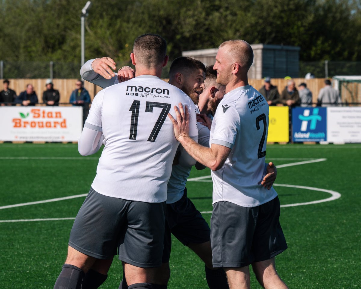 amymarshallcreative tweet media