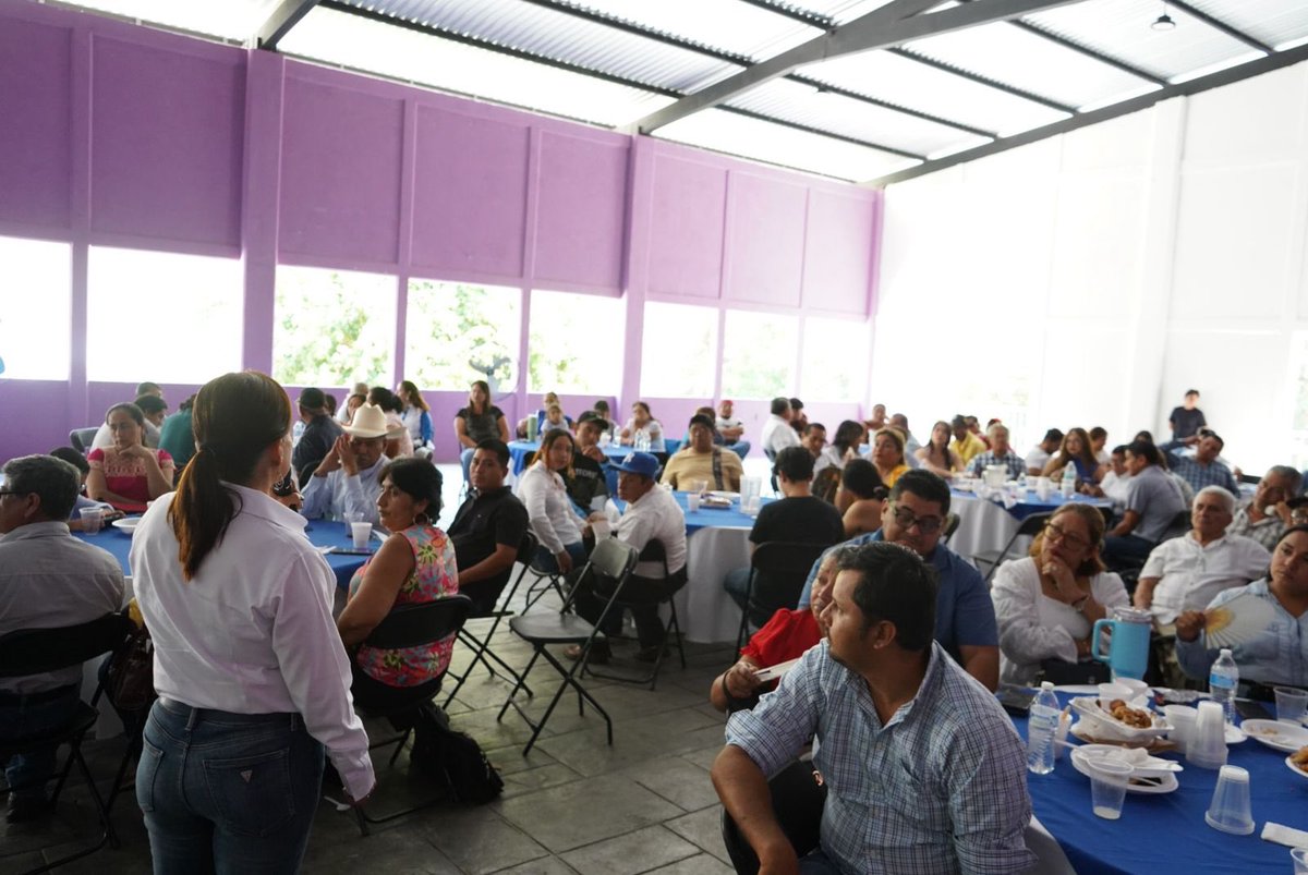 PANChiapasMex's tweet photo. La secretaria de la Mujer del PAN Chiapas, María Nela Ramos Rincón, convocó en la reunión regional a más mujeres a capacitarse e integrarse a espacios de formación del partido.

Reiteramos el compromiso de impulsar liderazgos femeninos y mayores oportunidades para las mujeres. https://t.co/Xsk00tIixM
