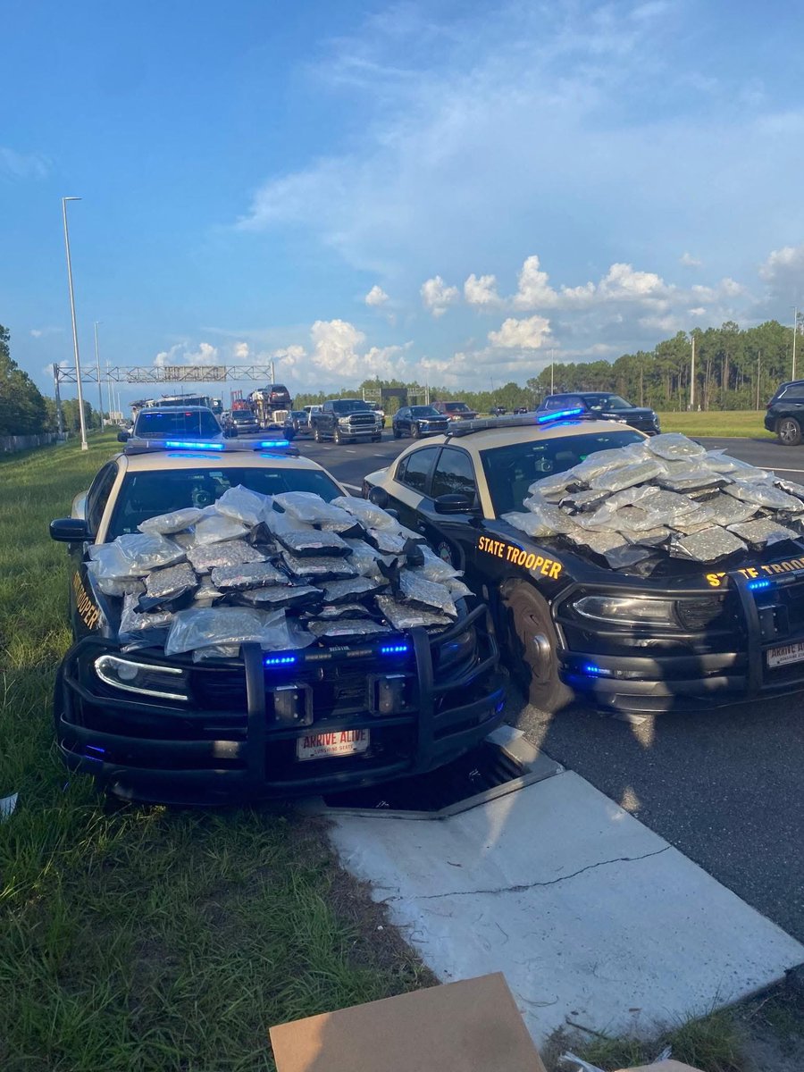 No3sports's tweet photo. Alabama guard Aden Holloway was caught with more than 100lbs of Marijuana 😳

Holloway was released on bond and present at Alabama basketball practice this afternoon, Per @PeteNokos_ https://t.co/qjL6yNew9N