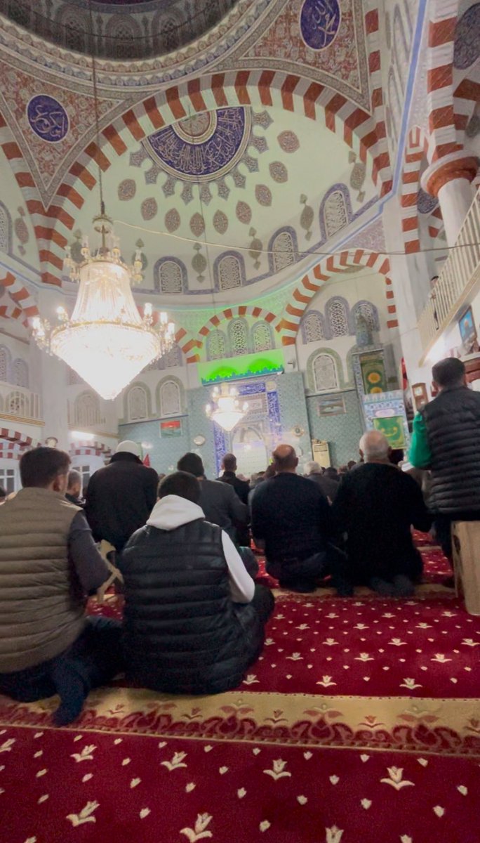 Olmiyacak dualara amin dendi
Hayirli kandilsss