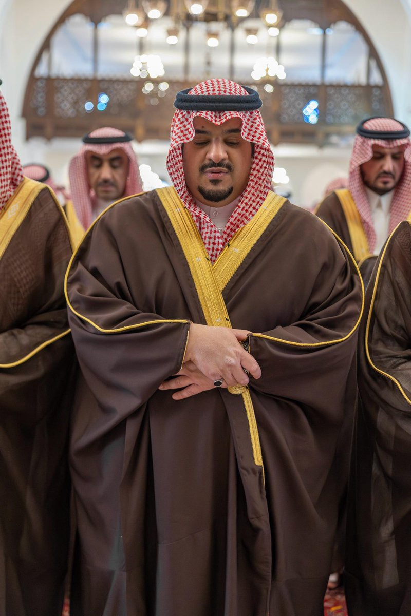 أدى صاحب السمو الملكي الأمير
محمد بن عبدالرحمن بن عبدالعزيز
نائب أمير #منطقة الرياض عقب صلاة
العصر اليوم، صلاة الميت على رجل الأعمال
حمد بن عبدالعزيز #الجميح رحمه الله
وذلك في جامع الملك خالد بالرياض
وعقب الصلاة قدم سموه العزاء لذوي
الفقيد سائلًا الله العلي القدير أن يتغمده
بواسع