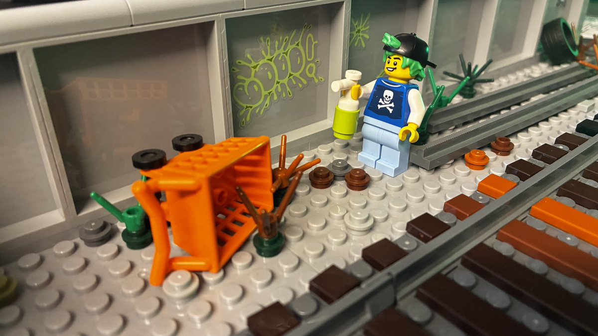 DailyWeeklyBuilds tweet media