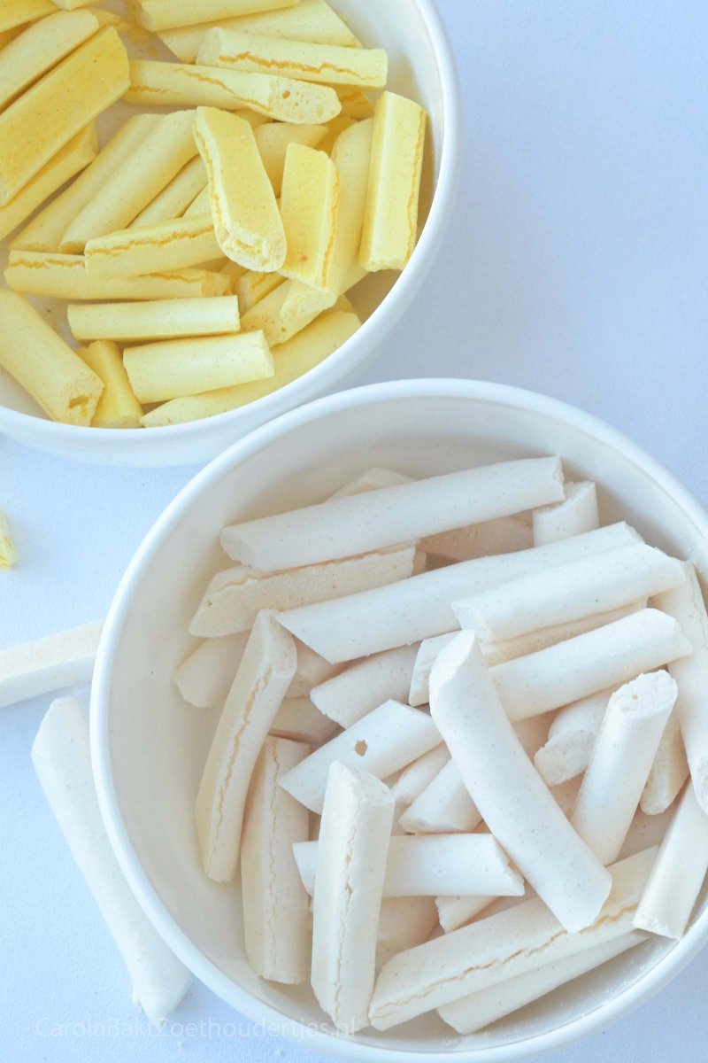 Zelf decoratie maken voor een taart, cake of dessert kan heel eenvoudig met een eiwit leftover. 

carolabaktzoethoudertjes.nl/post/meringue-…