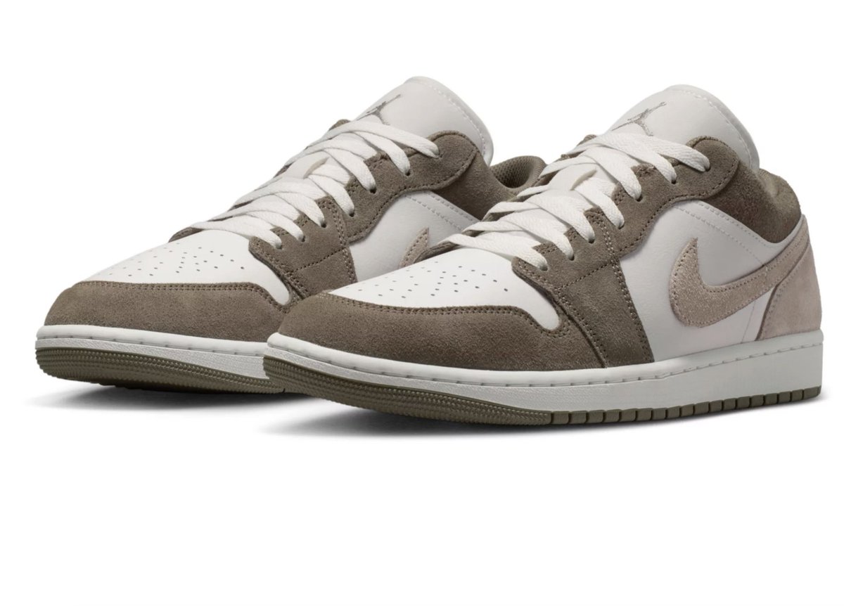 snkr_twitr's tweet photo. AD: Dropped via DSG 
Jordan 1 Low 

Midnight Navy/Univ Blue/White
-> https://t.co/kq3XeLMUgM

Olive Grey/Enigma Stone/Pale Ivory
-> https://t.co/3wHHBGdXN0

Aura/Squadron Blue 
-> https://t.co/uezREVYyrq https://t.co/f8NaygtUCF