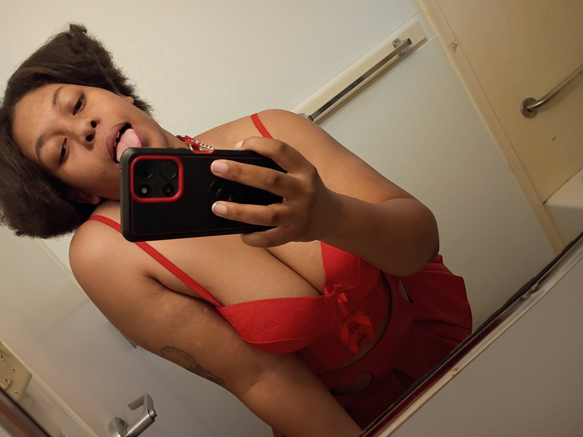 Urvirtualfemboy's tweet photo. @Nvdyy0_ Hey there~ Dm me 👀😘 https://t.co/toOsC77HQ3