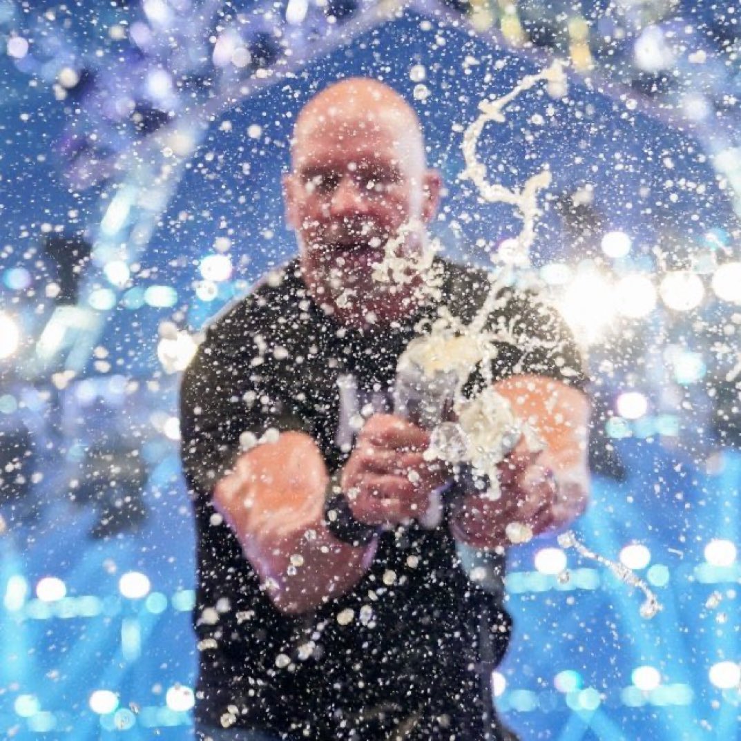 Chris ⚡️ tweet media