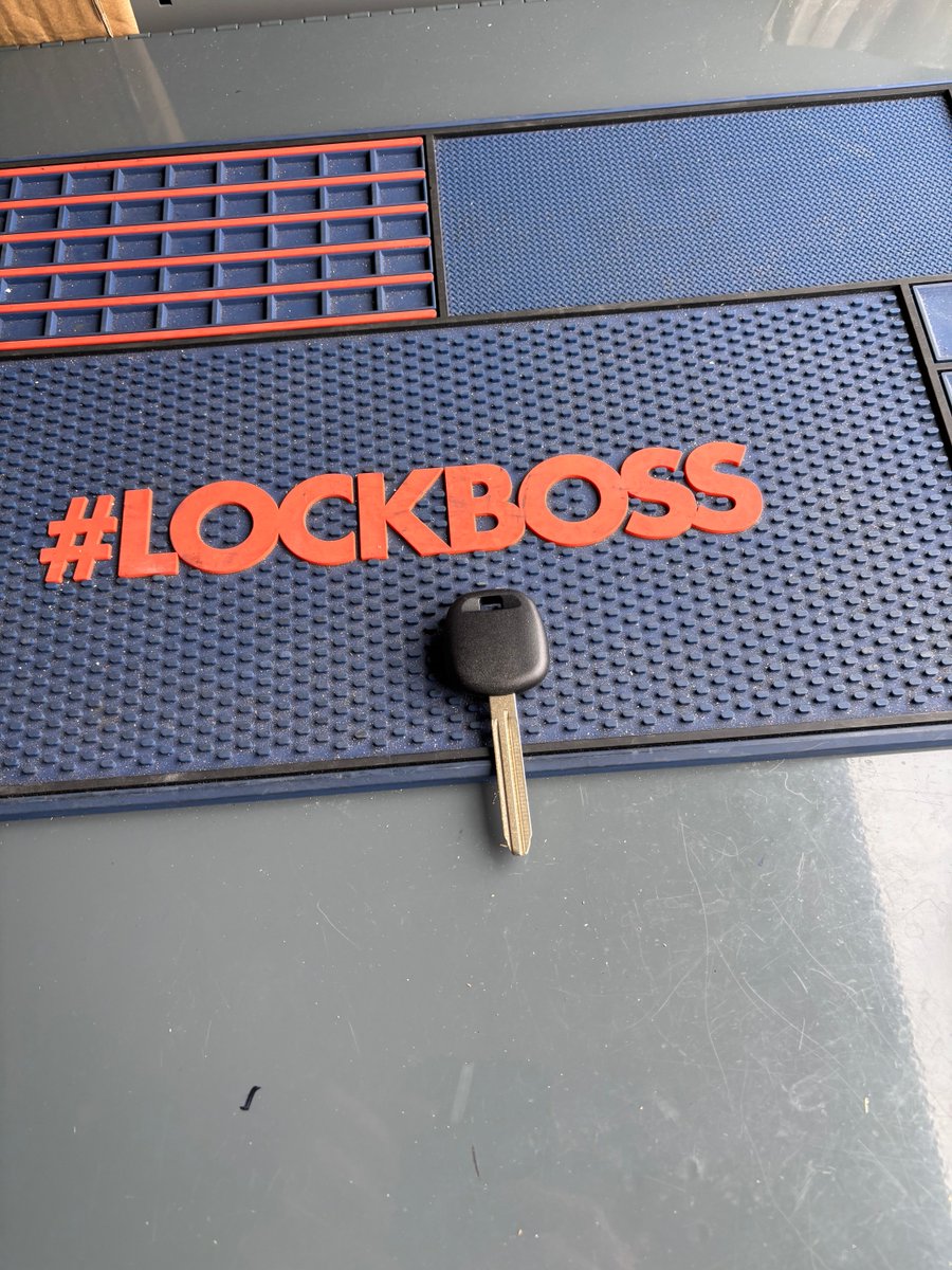 johnsonslockkey's tweet photo. Programmed a transponder key to a 2005 Toyota Corolla https://t.co/uqXaXYNpX9