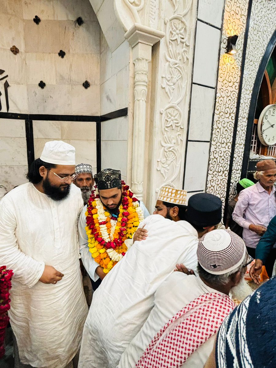 obaidimission's tweet photo. *ختم تروایح *

۲۷ رمضان المبارک ۱۴۴۷

۱۶ مارچ ۲۰۲۶

جامع مسجد ابوالغوث خانقاہ عالیہ غوثیہ چشتیہ دھاوا شریف غازی پور

*Khatam e Taraweeh*

26 Ramadan ul Mubarak 1447

16 March 2026

Jame Masjid Abul Ghaus Khanqah e Aliya Ghausia Chishtiya Dhawa Sharif https://t.co/MnPU4pp4zL