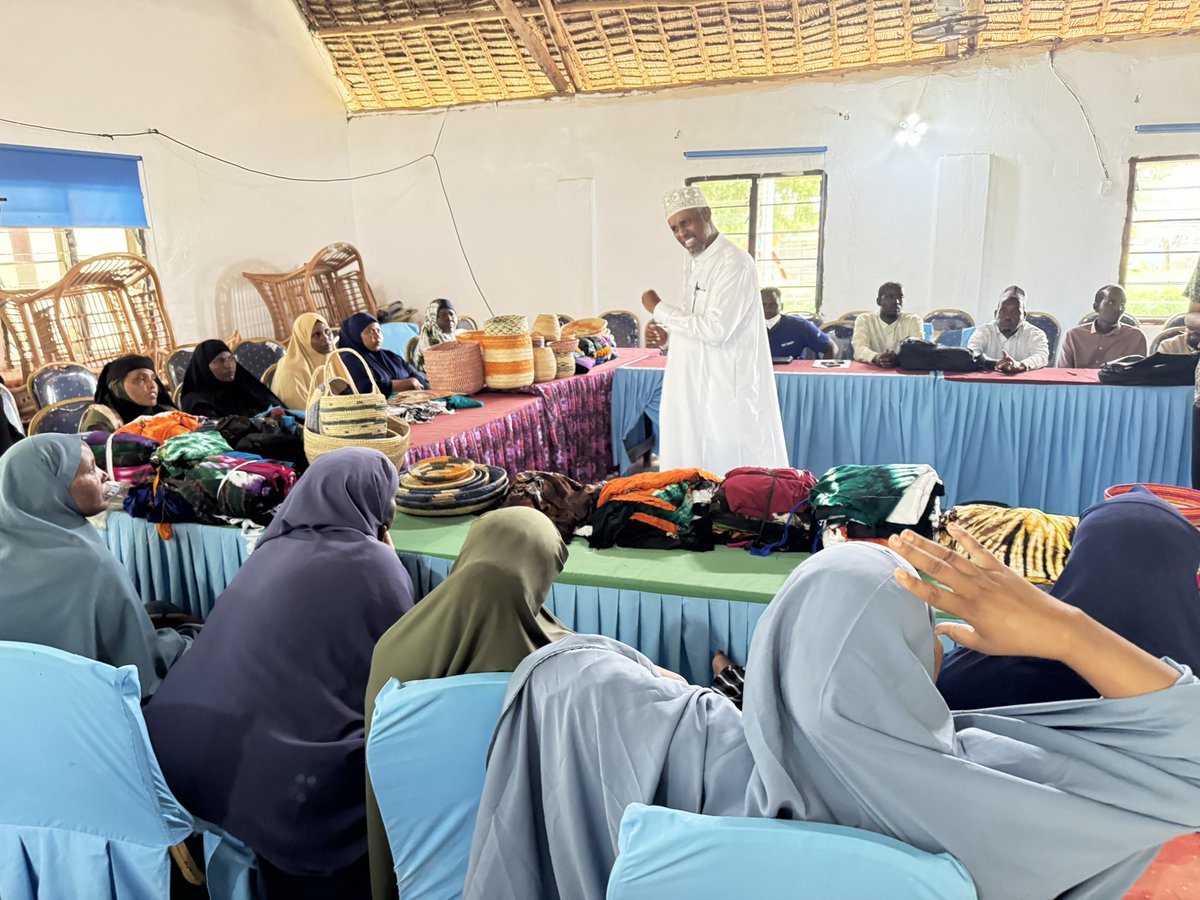 GarissaChamber's tweet photo. Great engagement, KNCCI-Garissa Chapter hosted a B2B workshop bringing together the refugee business community, local entrepreneurs, gov,t depts to strengthen partnerships, market linkages, and inclusive economic growth. 🤝📈

#MSMEs #BusinessLinkages #Garissa #EconomicInclusion https://t.co/J2pI9ijqSm