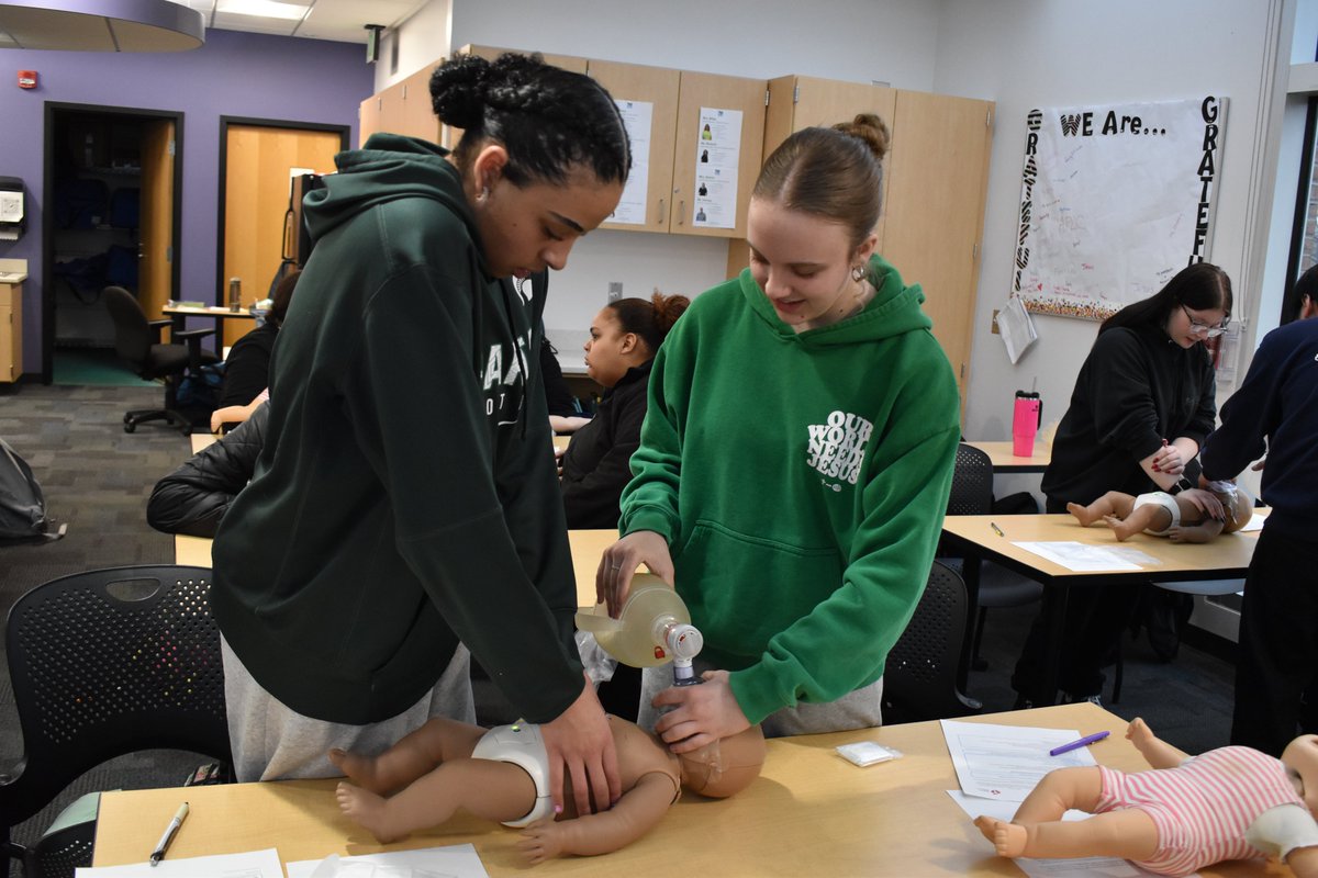 muskegonctc's tweet image. Some people rely on luck.🤞
CTC students rely on skills. 😏
But tomorrow… you might want a little of both. 🍀
Don’t forget to wear green for St. Patrick’s Day! 💚
#FutureFocused