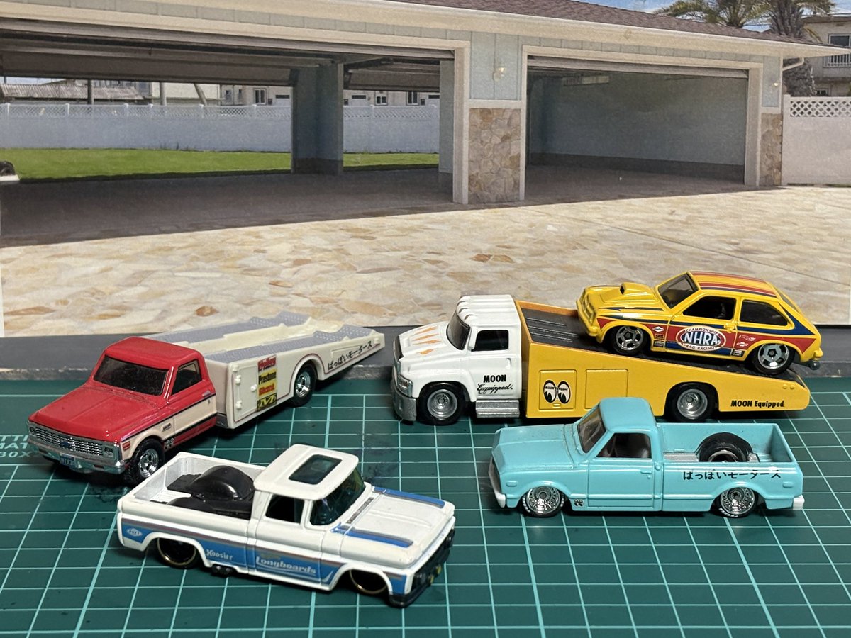 porschegmbh's tweet image. #ホットウィール  #Chevy  #c10  #Chevette @stickyfrog_ 
今日はレースデイなので整備に余念がありません🛠🏁🏁