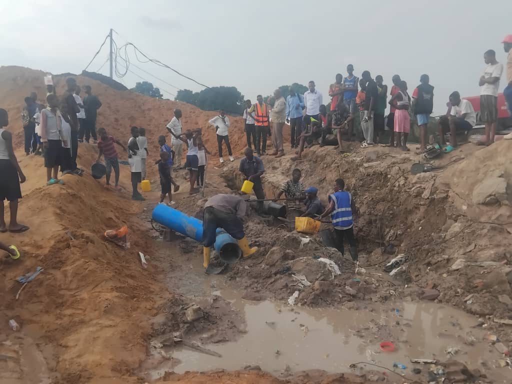 #RDC : la fourniture en eau potable a été interrompue depuis plusieurs jours dans les quartiers Petro-Congo et Sans Fil, à Masina, une commune de l’Est de Kinshasa, capitale de la République démocratique du Congo, à cause des travaux de réhabilitation du chemin de fer, a appris
