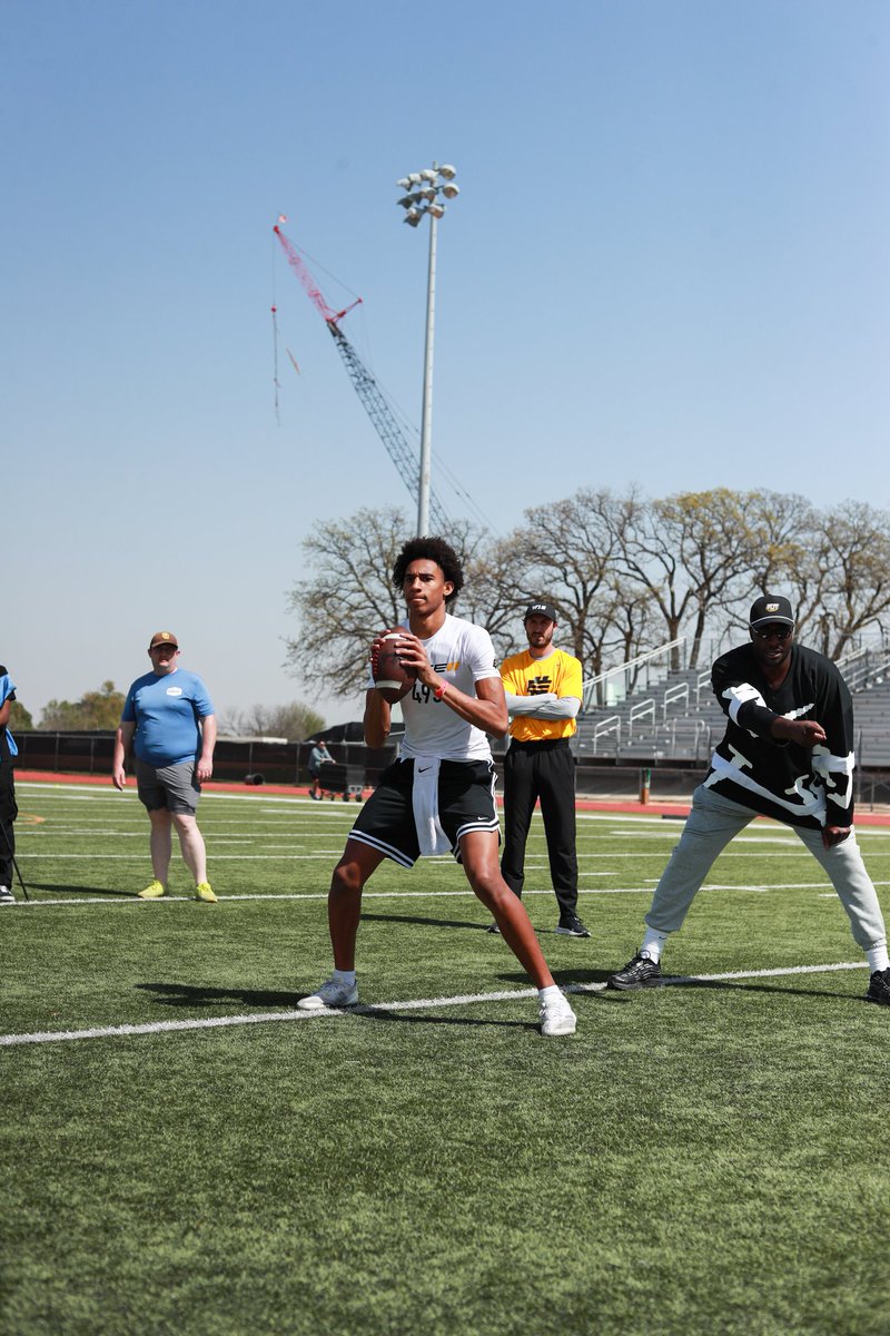 ChrisAllenQB's tweet photo. I enjoyed participating in #Elite11 in Dallas yesterday. I learned a lot. Thank you @Stumpf_Brian for the opportunity. #TXHSFB

@HHSRecruiting @Coach_LColvin @scoreeveryplay3 https://t.co/o4FLO0Km0e
