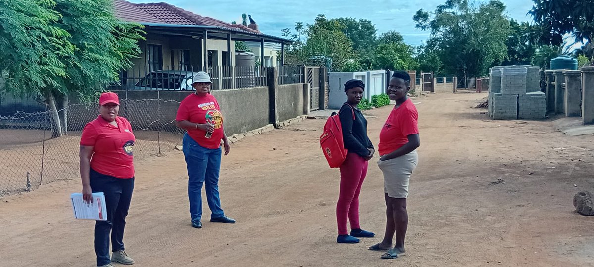 eff_madibeng's tweet photo. ♦️In Pictures♦️

Ward 09 groundforces doing door to door recruitment and verifying if community members are registered to vote. #voteEFF #EFFinMadibeng #EFFisMyHome #YearOfVictoryOrDeath https://t.co/Cq10hc0mlZ