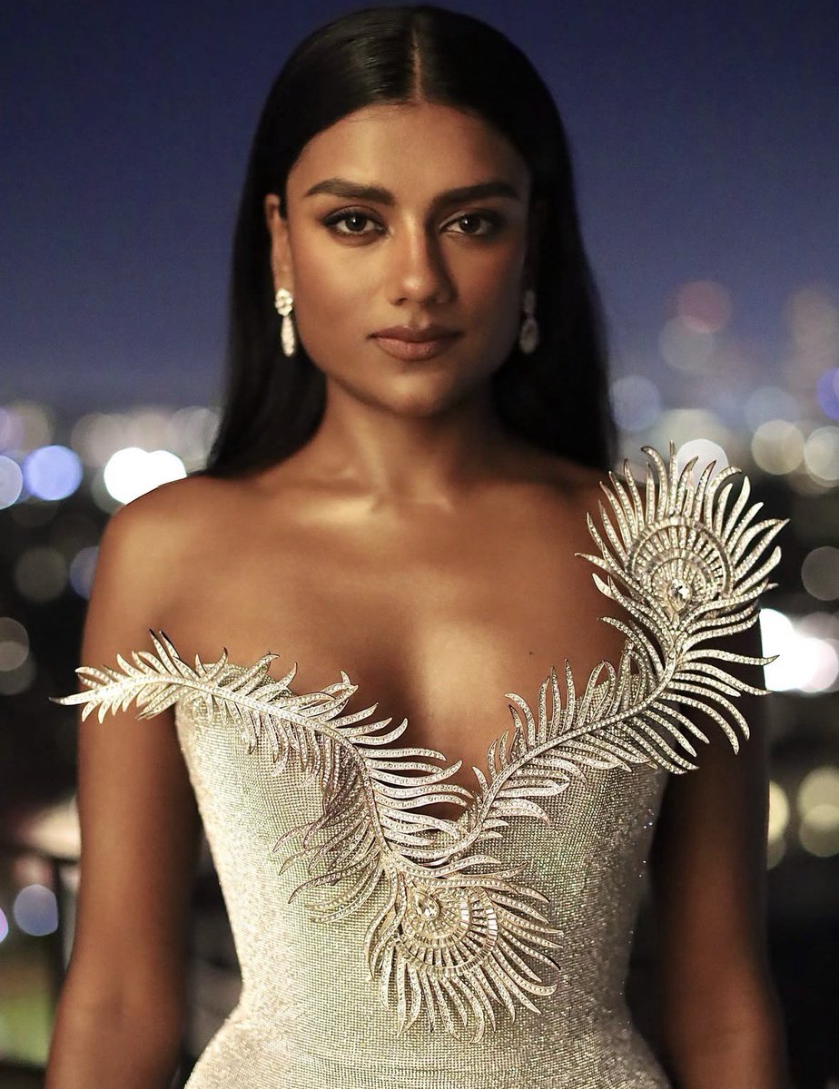 Simone Ashley stuns for the 2026 #Oscars 📷