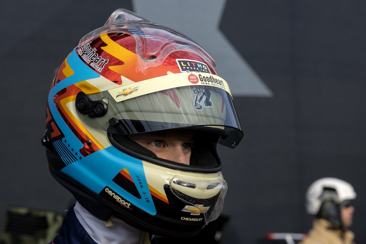 sting_ray_robb's tweet photo. What a track, @Arlington_GP! 🤠 A huge thank you to the fans that showed up and made this one fun! 

@juncoshollinger @IndyCar @IndyCarOnFOX @TeamChevy @GoodheartVet @FreedomSvcDogs https://t.co/eJJzGvSLjw