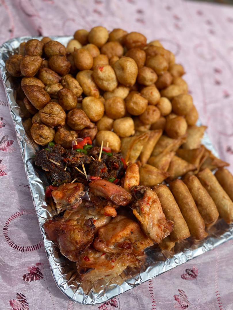 ChopsByTee's tweet photo. Hosting friends or family this Eid in Lagos? 👀
We’re your sure plug for yummy small chops platters 😋✨
DM / call/ WhatsApp 08187992685 to order 💛
Kindly RT https://t.co/gifmpRnsCY